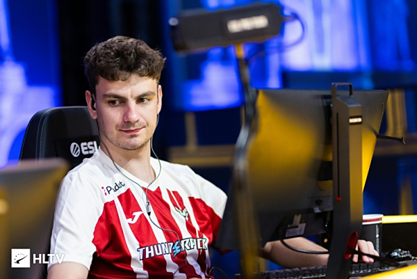 屡压制住卢 屡压制住卢