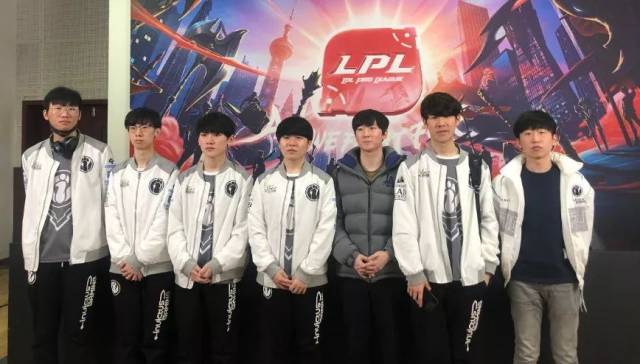 人勇往直前 人勇往直前