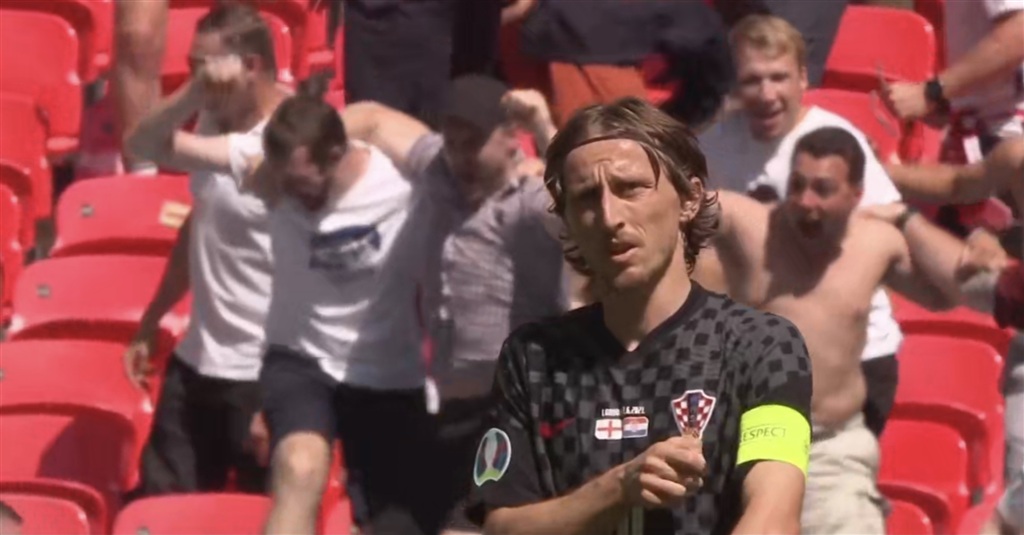 立即引起了 立即引起了