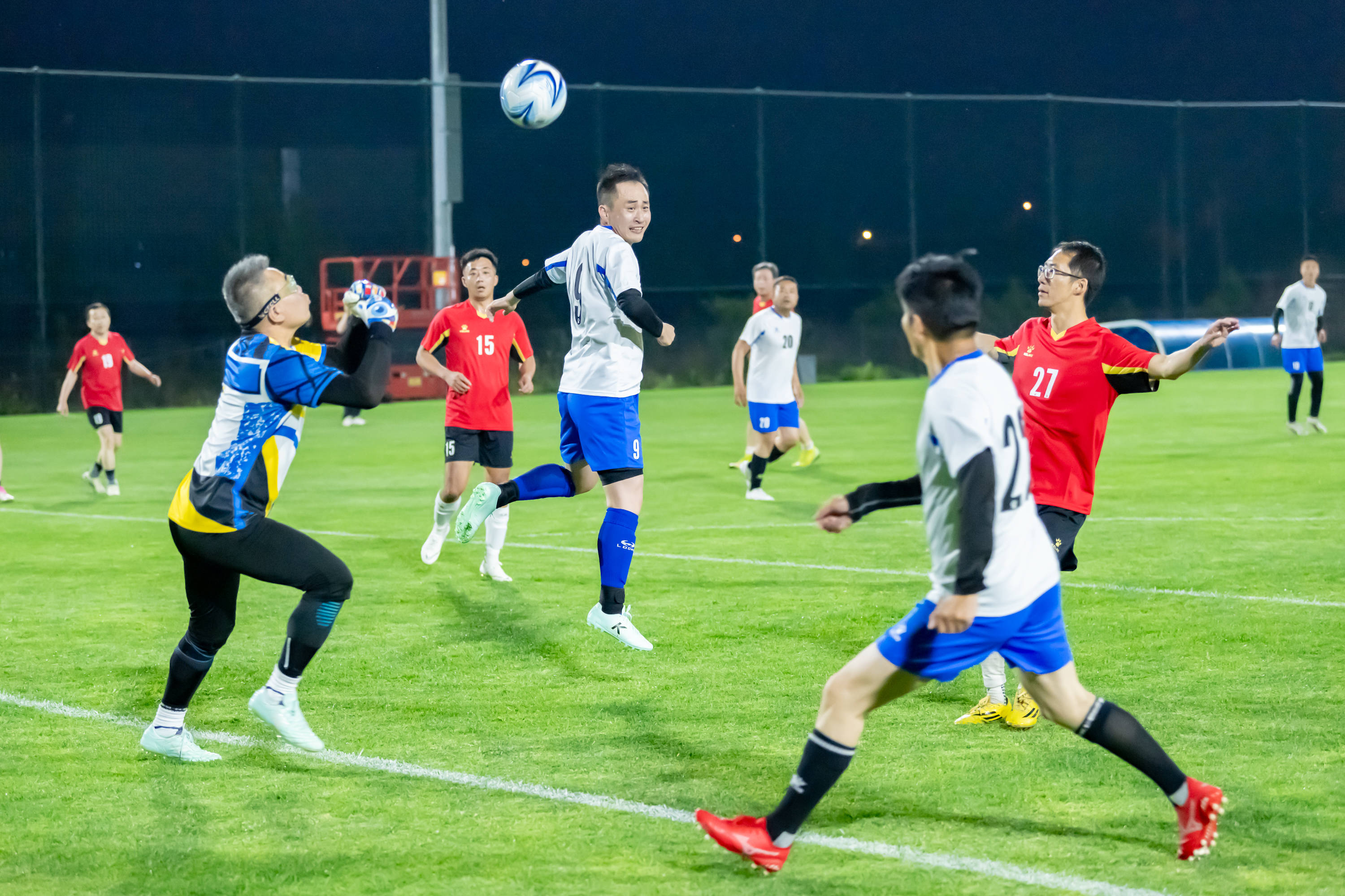 他不再一味 他不再一味